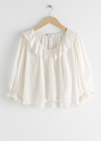 Frilled Puff Sleeve Top - White - Tops & T-shirts - & Other Stories Ruffle Collar Top, Chic Blouses, Simply Chic, Moda Plus, Ruffle Collar, Collar Top, Puff Sleeve Top, 로고 디자인, Fashion Story