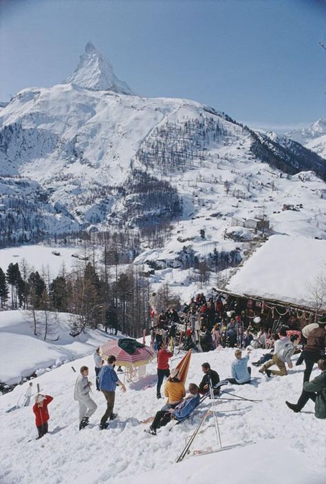 Zermatt Ski, Skiing Aesthetic, Poolside Glamour, Zermatt Switzerland, Snow Trip, Snowy Mountain, Slim Aarons, Ski Season, Zermatt