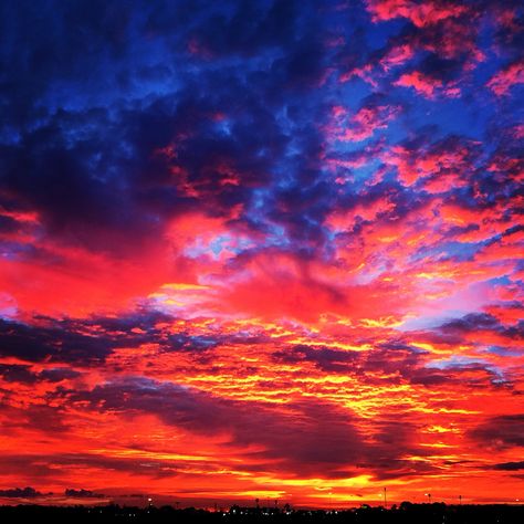 Facebook Backgrounds, Fire Sunset, Sky On Fire, Facebook Background, Mural Ideas, Philips Hue, Sunset Wallpaper, Hue Philips, Pretty Sky