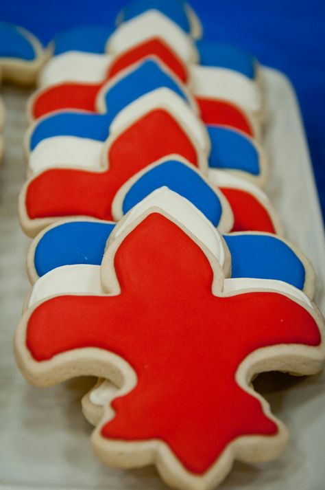 Eagle Court of Honor Cookie Idea Court Of Honor Ideas, Eagle Scout Project Ideas, Boy Scout Cake, Eagle Court Of Honor, Eagle Scout Cake, Boy Scouts Eagle, Eagle Scout Ceremony, Court Of Honor, Cub Scout Activities