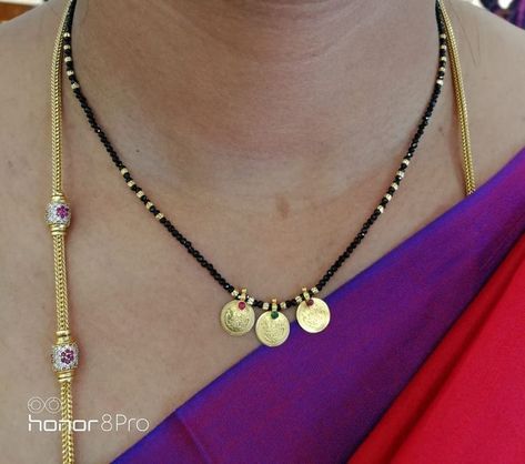 Chain Black Beads With Lakshmi Kasu, Nallapusalu With Lakshmi Kasu, Black Beeds Pendent, Black Beads With Kasu, Simple Black Beads, Gold Jewelry Outfits, Black Beads Mangalsutra Design, Beads Collection, Antique Gold Jewelry Indian