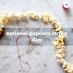 How To Make String Popcorn For The Christmas Tree - Popcorn String, Popcorn Crafts, Baking With Grandma, Obscure Holidays, Popcorn Decorations, Holiday Storage, Colonial Christmas, Christmas Goodies, Christmas 2019