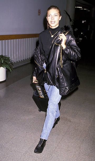 Celeb Airport Style 90s, 90s Airport Style, Supermodel Airport Style, Jennifer Aniston Paparazzi 90s, Celebrities At Airports, Jennifer Aniston Red Carpet 90s, 90s Pictures, 90s Photos, Jennifer Flavin