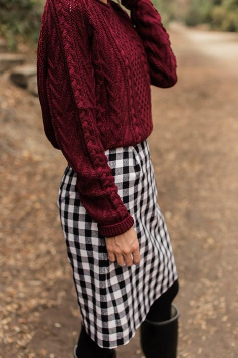 How to Make a Buffalo Plaid Pencil Skirt | Merrick's Art Buffalo Plaid Fabric, Plaid Skirt Outfit, Burgundy Outfit, Pencil Skirt Outfits, Plaid Pencil Skirt, Rock Outfit, Rock Outfits, Church Outfits, Plaid Fabric