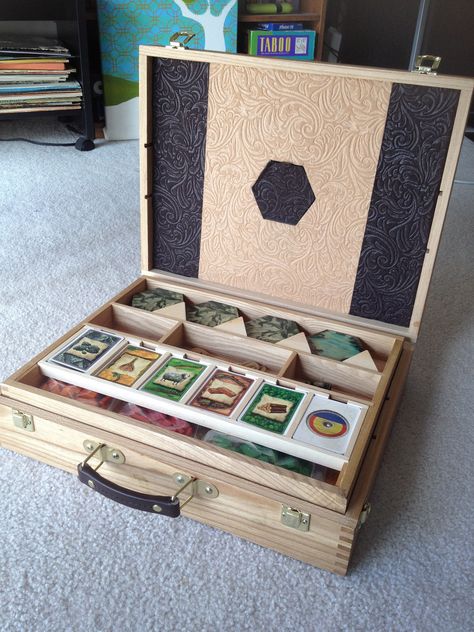 Catan Case Inside | Custom card-holder, felt top, and Hex ho… | Flickr Catan Board Game, Catan Board, Board Game Room, Board Games Diy, Board Game Storage, Settlers Of Catan, Wooden Board Games, Board Game Table, Board Game Design