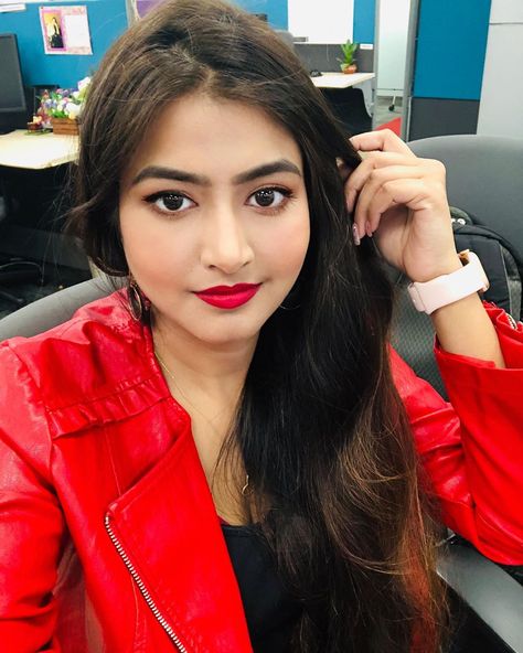 Khushboo Shivhare on Instagram: “But first let me a take a selfie 🤳 . . . . #christmas #office #celebration #secretsanta #funday #enjoythemoment  #photoshoot…” Office Selfie, Take A Selfie, But First, Good Day, Red Leather, Red Leather Jacket, Take A, The One, Let Me