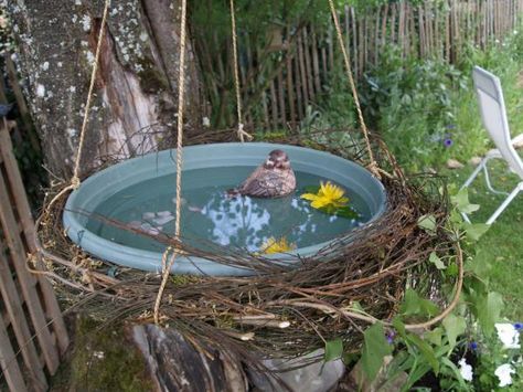 Bird Baths Homemade, Large Bird Houses, Nature Ideas, Diy Bird Bath, Bird Bath Garden, Bird Aviary, Diy Bird Feeder, Diy Birds, Bird Houses Diy