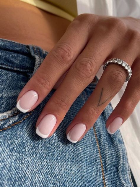 classic short square French tips Office Nails, Short Nail Manicure, Gel Nails French, Unghie Nail Art, May Nails, Short Gel Nails, Trendy Office, French Manicure Nails, Nagel Tips