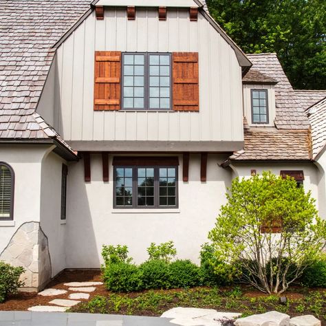 Cedar Siding And Stucco - Photos & Ideas | Houzz Vinyl Cedar Shake Siding, Modern Home Exteriors, Craftsman Home Exterior, Outside House Colors, Stucco Siding, Board And Batten Exterior, Cedar Shake Roof, Cedar Shake, Shake Roof