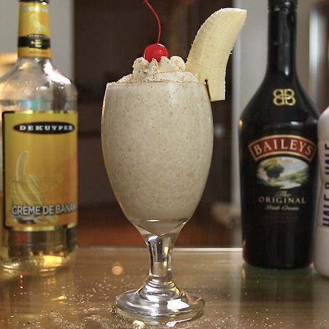 The Flying Monkey - Tipsy Bartender Dessert Drinks Alcohol, Boozy Milkshake Recipes, Monkey Cocktail, Baileys Milkshake, Banana Cocktail, Banana Cocktails, Boozy Milkshake, Liqueur Drinks, Baileys Original