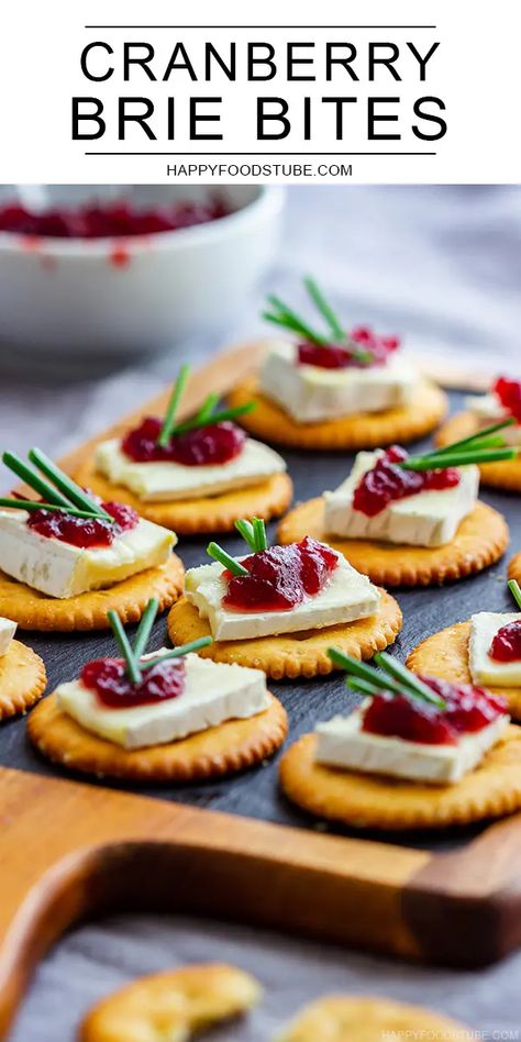 Whether you are looking for last-minute appetizer recipes or quick and easy party food, we’ve got you covered with these no bake 10-minute cranberry brie bites! #partyfood #partyappetizers #fingerfood Bake Appetizers, Quick And Easy Party Food, Cranberry Brie Bites, Toast Aperitif, Last Minute Appetizer, Baked Appetizers, Cranberry Brie, Brie Bites, Bite Size Appetizers