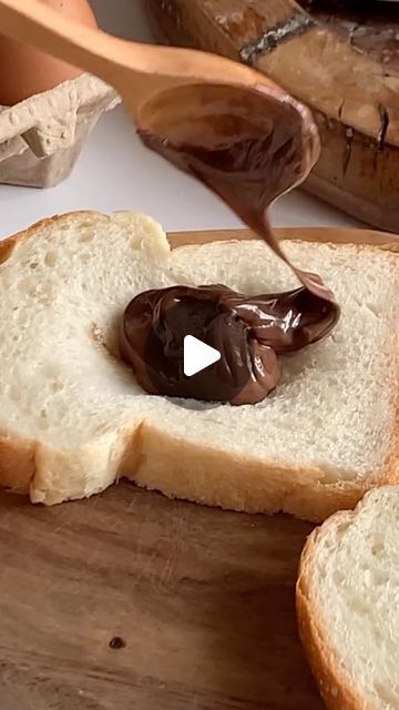 Food Tv on Instagram: "Nutella french toast 🍞🧈🤎 #frenchtoast #nutella #dessert #reels   @nutellasa" Nutella Toast, Nutella Sandwich, Nutella French Toast, Honey Toast, Tv Food, Nutella Recipes, Toast Recipes, Deep Fried, Nutella