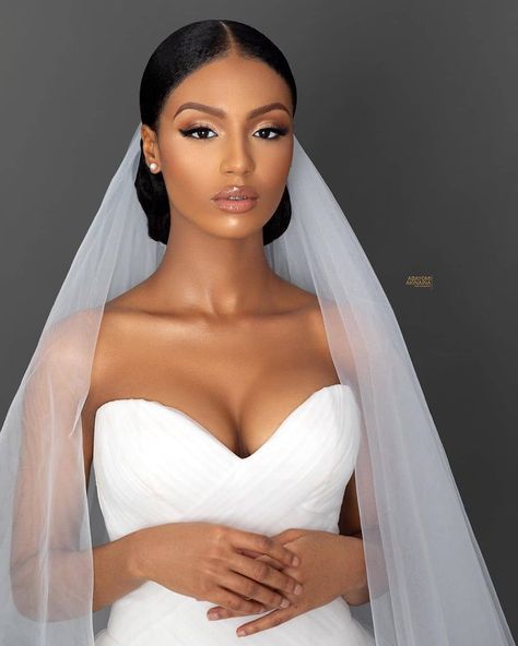 Your No.1 bridal gallery ❤ on Instagram: �“F L A W L E S S ♥️ ♥️ ♥️  Wedding Dress and Veil: @elizabethandlacebridal  Makeup Artist: @bimpeonakoya  Photography: @abayomiakinaina for…” Hairstyle For Black Bridesmaids, No Makeup Bride, Bridal Updo Black Women, Black Women Bridal Hairstyles, Natural Bridal Hairstyles Black Women, Wedding Hair Black Women, Black Bridal Hairstyles, Dr Wedding, Black Brides Hairstyles