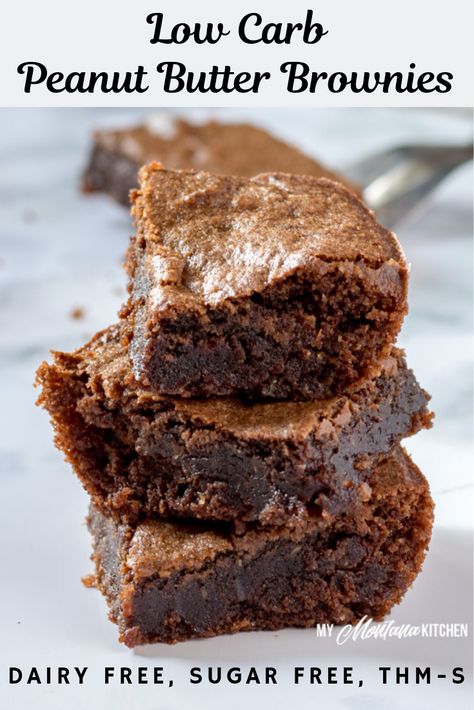 Rich, decadent, fudgy Chocolate Peanut Butter Brownies that can be made in less than 30 minutes! These low carb brownies make an excellent keto dessert, and they are sugar free and gluten free as well! Chocolate Peanut Butter Brownies will be a new favorite healthy dessert recipe! #trimhealthymama #thm #thms #lowcarb #keto #glutenfree #dairyfree #sugarfree #peanutbutterbrownies #chocolatepeanutbutter Montana Kitchen, Trim Healthy Mama Dessert, Chocolate Peanut Butter Brownies, Pudding Chia, Low Carb Brownies, Butter Brownies, Postre Keto, Low Carb Peanut Butter, Thm Desserts