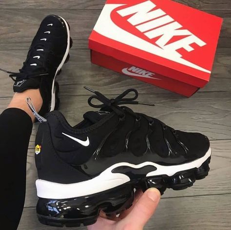 Black Nike Shoes, Jordan Shoes Girls, Kicks Shoes, White Shoes Sneakers, Nike Air Shoes, Cute Nike Shoes, Cute Sneakers, Fresh Shoes, Hype Shoes