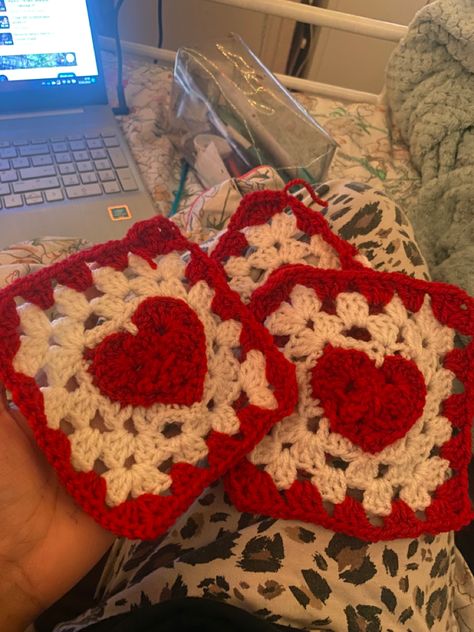 Crochet Heart Bandana, Granny Squares Crochet, Long Love Quotes, Squares Crochet, Quick Crochet Patterns, Quick Crochet, Crochet Heart, Granny Squares, Granny Square