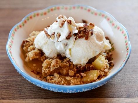 Food Network Apple Crisp, Pioneer Woman Apple Crisp Recipe, Pioneer Woman Desserts, Food Network Recipes Pioneer Woman, Ree Drummond Recipes, Canned Apples, Comfort Desserts, Apple Crisp Recipes, Crisp Recipe