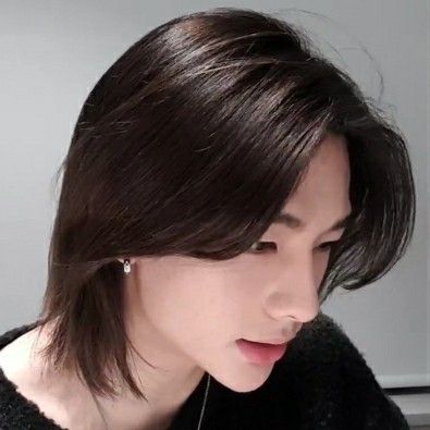 Female Boyish Haircut, Hair Stail For Short Hair, Hwang Hyunjin Hairstyle, Hyunjin's Haircut, Hyunjin Hair Styles, Straight Wolfcut Short, Hwang Hyunjin Short Hair, Felix Wolfcut, Kpop Short Haircut