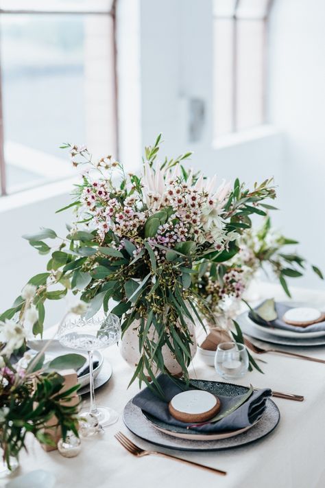 Beautiful Australian Christmas Inspiration - Polka Dot Bride Christmas Decorations Australian, Christmas In Australia, Aussie Christmas, Australian Christmas, Australian Flowers, Summer Christmas, Christmas Tablescape, Wax Flowers, Table Styling