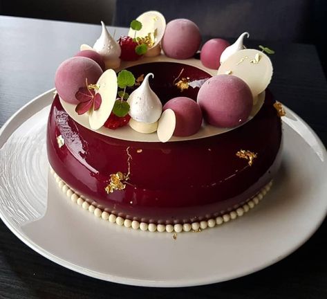 Entremet Layers, Fancy Desserts Recipes, Fine Dining Desserts, Pastry Design, Art Of Cooking, Chocolate Cake Designs, Decoration Patisserie, Gourmet Desserts, Bakery Desserts