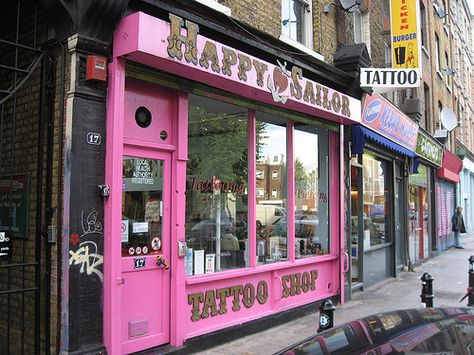 Happy Sailor Tattoo Shop Tattoo Shop Interior, Nc Tattoo, Tattoo Shop Decor, Tattoo Studio Interior, Design Your Own Tattoo, Sailor Tattoo, Pink Tattoo, Kawaii Tattoo, London Tattoo