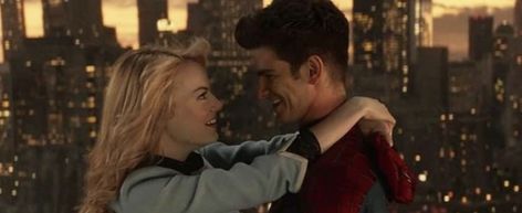 Gwen Stacy & Spider-Man Emma Stone Gwen Stacy, Emma Stone Andrew Garfield, Spiderman And Spider Gwen, Pack Twitter, Spiderman Theme, Spiderman 3, Spiderman Spider, Why Do Men, The Amazing Spider Man