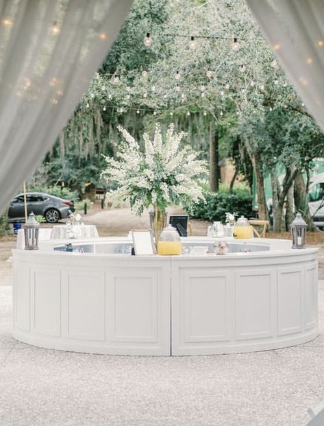 Round Wedding Bar, Circle Bar Wedding, Round Bar Wedding, Garden Engagement Party, Proposal Party, Bar Wedding Reception, Smith Wedding, Circle Bar, Bar Setup