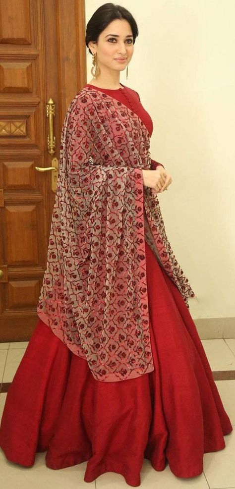 Pinterest:@Littlehub || คdamant love on Anarkali's ✿｡｡ღ || tamannah in gorgeous anarkali.: Fulkari Dupatta Suit, Dress Hijab Simple, Bridal Asia, Mehndi Bride, Pakistani Mehndi, Pakistan Wedding, Actress Pictures, Dress Pakistani, Hijab Simple