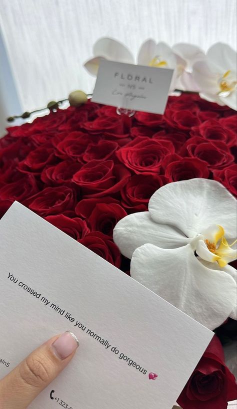 Flowers With A Note, Flowers With Note, Flowers From Him, Luxury Flowers Bouquet Gifts, Luxury Flower Bouquets, Flowers Bouquet Gift, Romantic Gestures, Nothing But Flowers, Flower Therapy