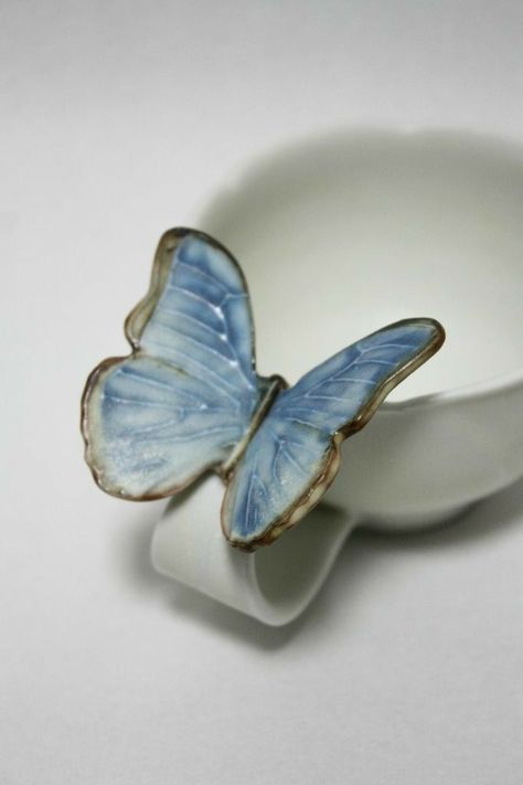 Baby Cot Design, Ceramics Butterfly, Cot Design, Coil Pottery, Sculpture Art Clay, Advanced Ceramics, Pottery Painting Designs, Art Decor Diy, Baby Cot