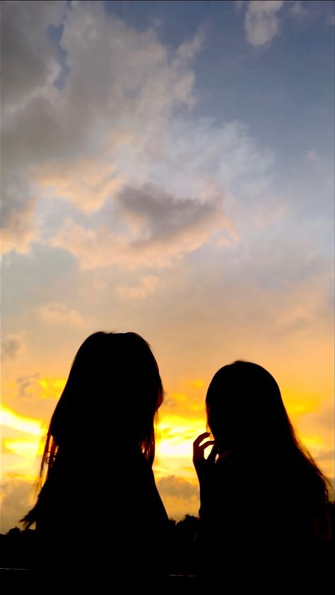 Two Sisters Aesthetic Faceless, Faceless Bestie Pics, Sister Asthetic Picture, Sisters Aesthetic Faceless, Best Friends Aesthetic Faceless, Tsitp Dr, Best Friend Hug, Hug Pictures, Sisters Images