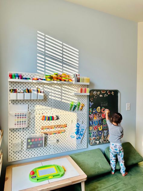 Ikea Pegboard Ideas Playroom, Ikea Pegboard Kids Art, School Age Playroom, Ikea Pegboard Playroom, Pegboard In Playroom, Mini Playroom Ideas, Kids Playroom Art Area, Small Bedroom Playroom Combo, Playroom Art Station