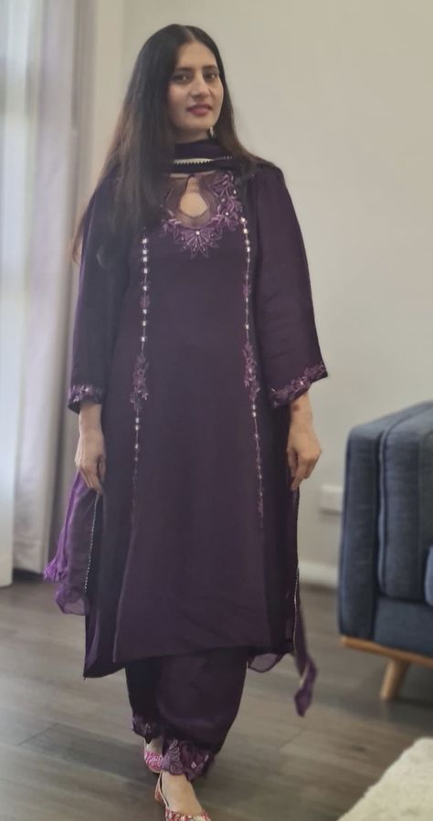 Purple Colour Embroidery Suit, Designer Dresses Elegant, Punjabi Suits Designer Boutique, Pakistani Fashion Party Wear, Kurta Neck Design, Salwar Kamiz, Fashion Top Outfits, Traditional Indian Outfits, Womens Dress Suits