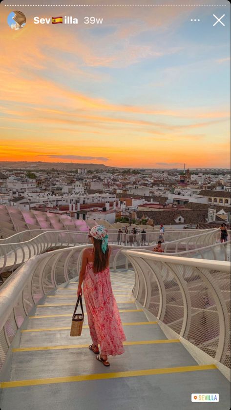 Seville Outfits Spring, Seville Picture Ideas, Seville Photo Ideas, Seville Instagram Spots, Sevilla Photo Ideas, Malaga Outfit, Seville Spain Aesthetic, Seville Spain Outfits, Spain Photo Ideas