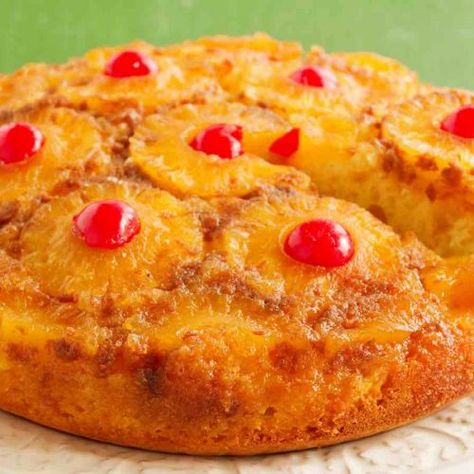 Easy Duncan Hines Pineapple Upside Down Cake Fresh Pineapple Upside Down Cake, Fresh Pineapple Recipes, Pineapple Upside Cake, Pineapple Upside Down Cake Recipe, Yellow Cake Mix Recipes, Duncan Hines Cake, Upside Down Cake Recipe, Sweet Bites, Maraschino Cherries