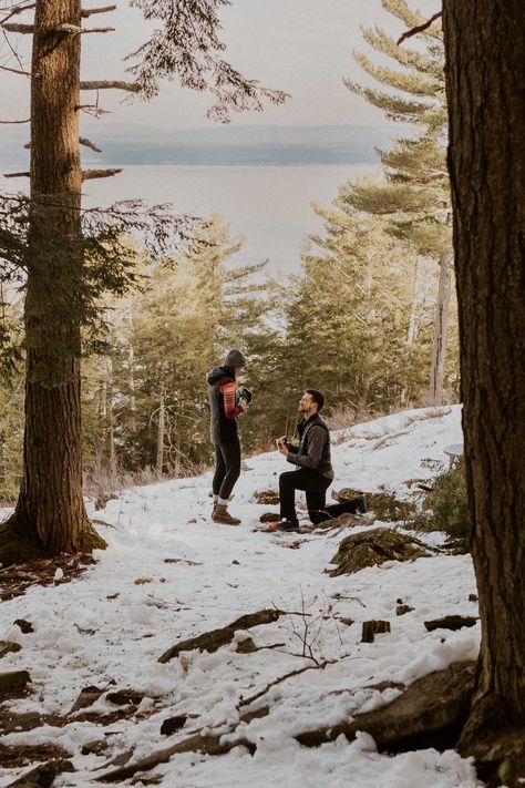 Proposal Ideas Hiking, Proposal In The Snow, Summer Proposal Ideas, Trail Proposal, Cabin Proposal, Proposal Ideas Winter, Christmas Engagement Proposal, Christmas Proposal Ideas, Winter Proposal Ideas