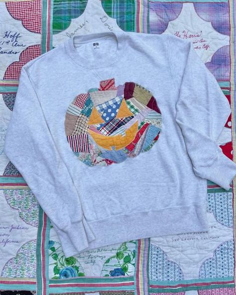 Embroidered Sweatshirt Diy, Quilted Sweater, Art Sweater, Reworked Clothing, Patchwork Sweatshirt, Quilted Sweatshirt, Patchwork Shirt, Diy Sweatshirt, Patchwork Clothes