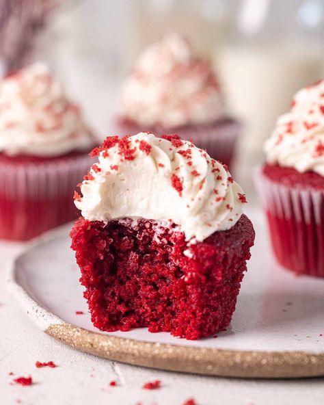 Vegan red velvet cupcakes which are moist and melt in your mouth! I included an option for vegan gluten free red velvet cupcakes and ones with no food dye. Red Velvet Cake Vegan, Red Velvet Cheesecake Cupcakes, Vegan Red Velvet Cake, Red Velvet Muffins, Vegan Red Velvet Cupcakes, Vegan Red Velvet, Red Velvet Cupcakes Recipe, Baking Vegan, Vanilla Bean Frosting