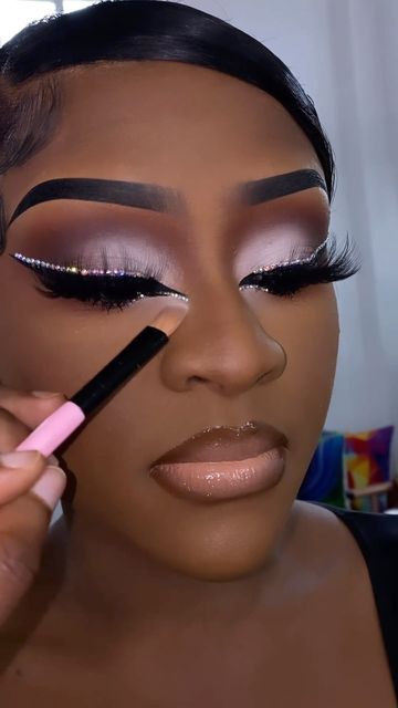 Baby Shower Makeup Ideas, Machiaj Smokey Eyes, Baby Shower Makeup, Shower Makeup, Maquillage Yeux Cut Crease, Birthday Makeup Looks, Face Beat Makeup, Glitter Makeup Looks, Rhinestone Makeup