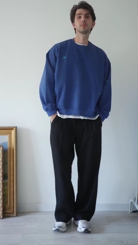 Blue Sweatshirt Outfit Men, Blue Outfit Aesthetic Men, Blue Sweatshirt Outfit, Going Out Outfits Men, Japan Outfit Winter, Sweatshirt Outfit Men, 6th Form Outfits, Estilo Hipster, Guys Fits