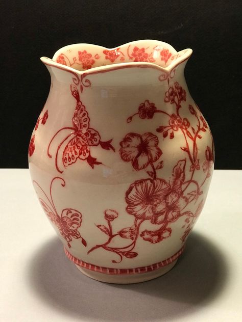 Wheel-thrown porcelain vase with hand-painted details of flowers and butterflies. Flower Design Pottery, Pottery Vase Painting Ideas, Pomegranate Vase, Red Clay Pottery, Painting Porcelain, Ceramic Vases Design, Red Pottery, Red Porcelain, Flash Sheets