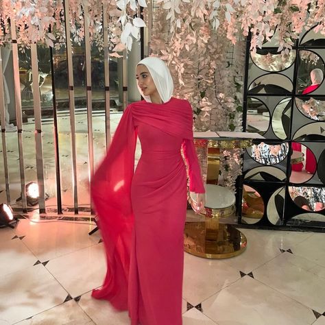 Hijabi Dresses For Graduation, Hijabi Dinner Dress, Sorie Dresses For Hijab Simple, Gala Dinner Outfit Hijab, Hijab Dresses For Wedding Party, Hijabi Evening Dresses, Soiree Dresses For Hijab Classy, Hijab Party Dress, Hijabi Dresses Soiree