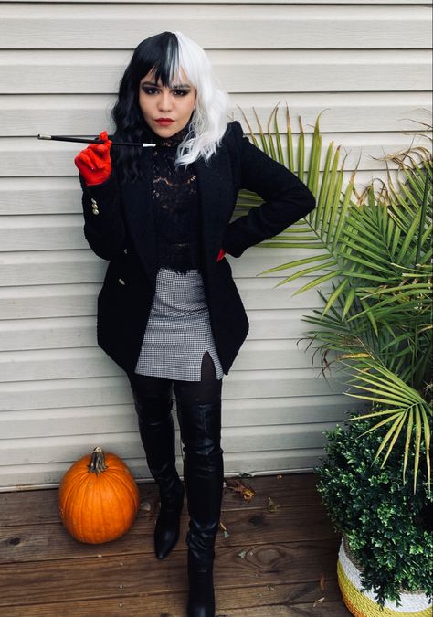 Cruella Diy Costume, Cruella Photoshoot, Diy Cruella Deville Costume Women, Cruelly Devil Costume, Cruella Deville Costume Diy, Cruella Deville Inspired Outfit, Cruella Costume Diy, Cruella Costume Ideas, Halloween Costumes Cruella