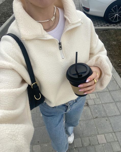 Columbia Pullover Outfit, Fleece Outfit Aesthetic, Oysho Outfits, Winter Outfit Skirt, Sweatpants Aesthetic, Outfit Sweatpants, Outfit Ideas Street Style, Fall Outfit Aesthetic, Jean Outfit