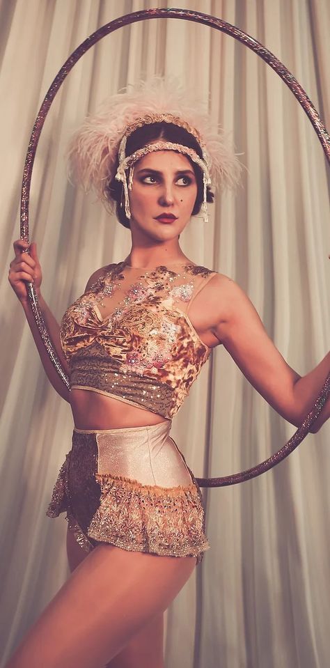 Circus Performers Costumes, Circus Costumes Women, Trapeze Artist Costume, Vintage Circus Performers, Cabaret Dancer, Disfraces Ideas, Vintage Circus Costume, Immersive Theatre, Competitive Dance