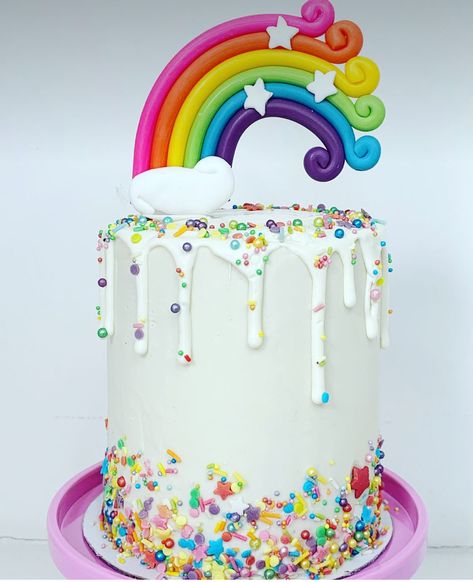 Rainbow Cake Decoration, Care Bear Cakes, Heart Shaped Birthday Cake, Rainbow Baking, Rainbow Cake Recipe, Bday Themes, Rainbow Layer Cakes, Rainbow Desserts, Rainbow Cakes