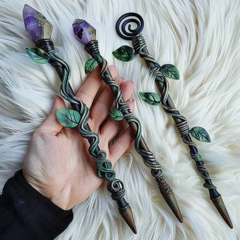 My Images Polymer Clay Wands, Clay Wand, Druid Staff, Witch Wands, Diy Harry Potter Wands, Wand Designs, Bear Claw Necklace, Geek Diy, Witch Wand