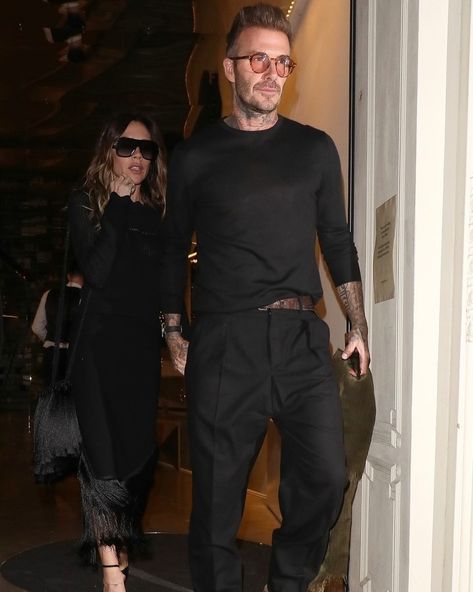 David Beckham Casual, David Beckham Style Outfits, Dad Outfits, Posh And Becks, David Beckham Style, Mens Smart Casual Outfits, David And Victoria Beckham, Victoria Beckham Style, Classy Outfits Men