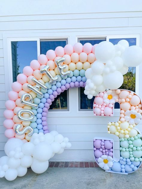 Care Bears Birthday Party, Rainbow Themed Birthday Party, Rainbow First Birthday, My Little Pony Birthday Party, Baby Birthday Decorations, Little Pony Birthday Party, Unicorn Themed Birthday Party, My Little Pony Party