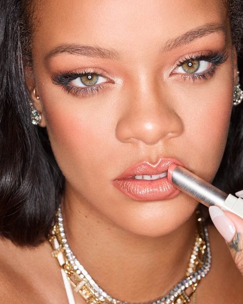 Rihanna Lipstick, Lipstick Ad, Rihanna Fenty Beauty, Rihanna News, Looks Rihanna, Shiny Lipstick, Rihanna Looks, Sheer Lipstick, Rihanna Riri